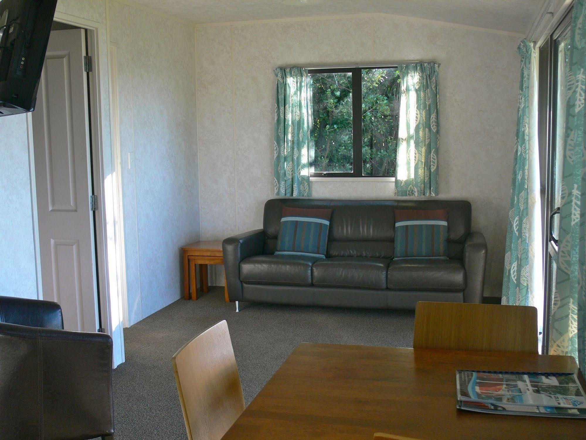 Oakura Beach Holiday Park Экстерьер фото