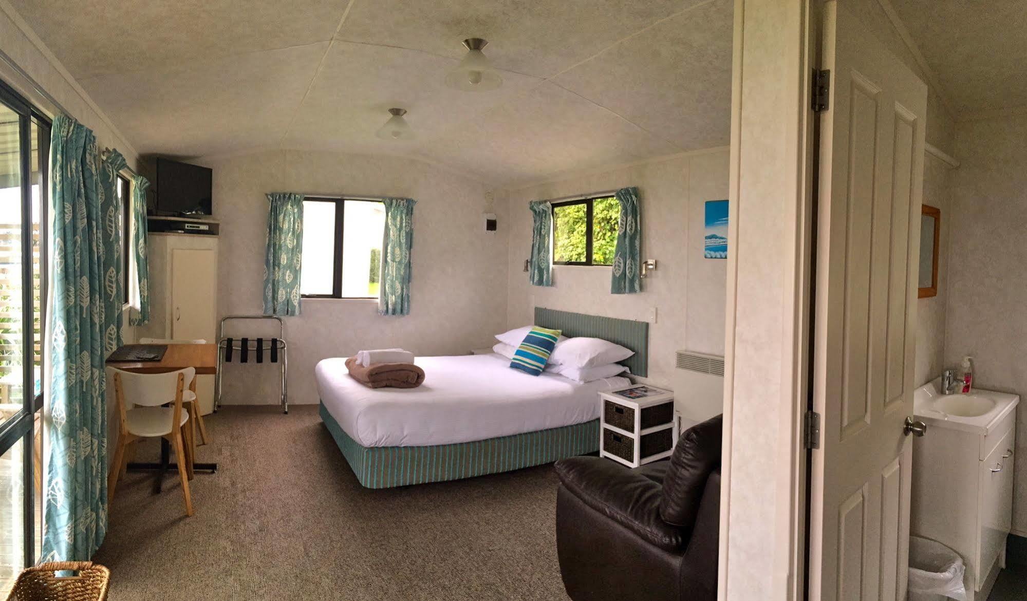 Oakura Beach Holiday Park Экстерьер фото